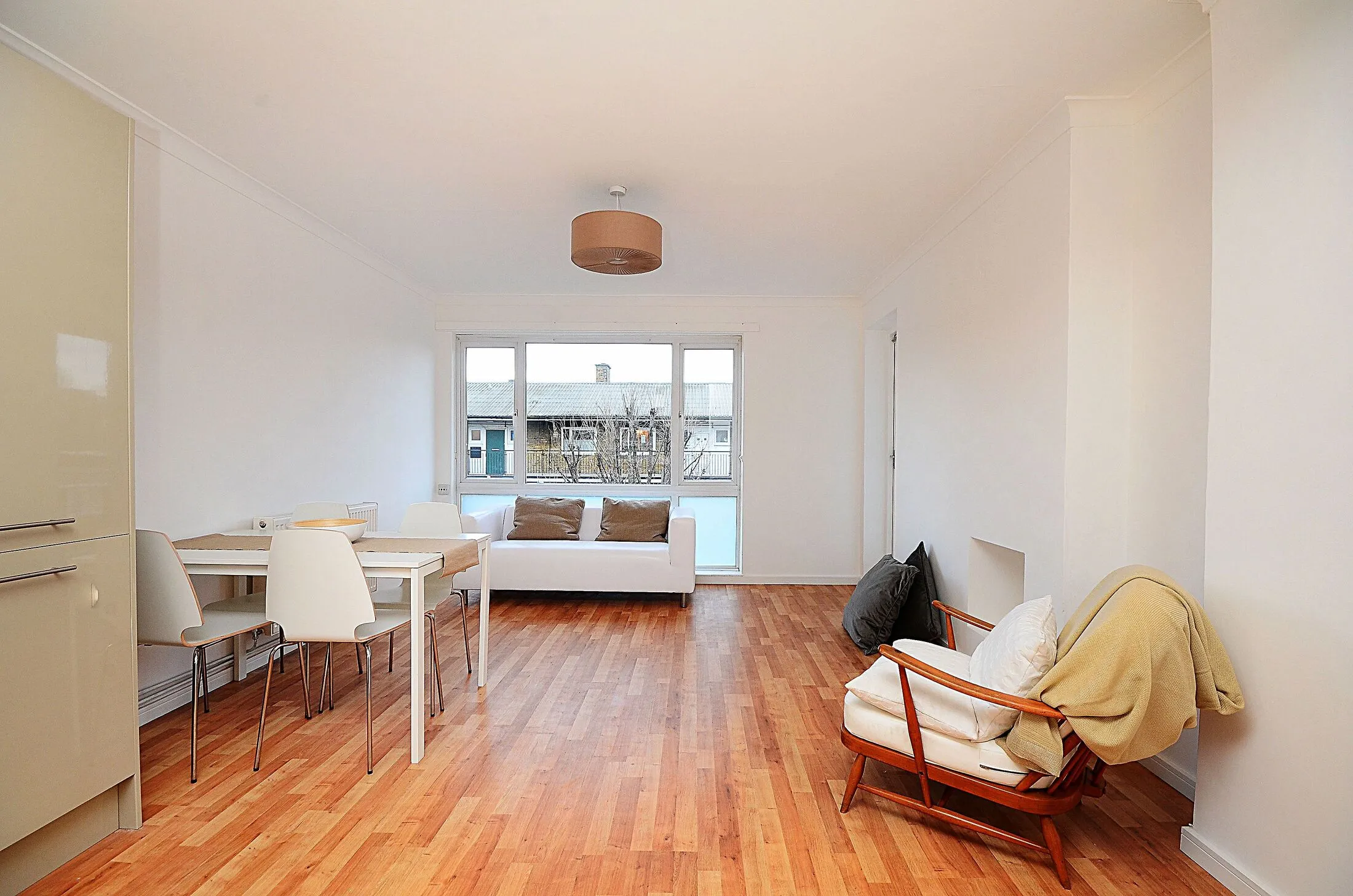 Flat Carbis Road in Greater London