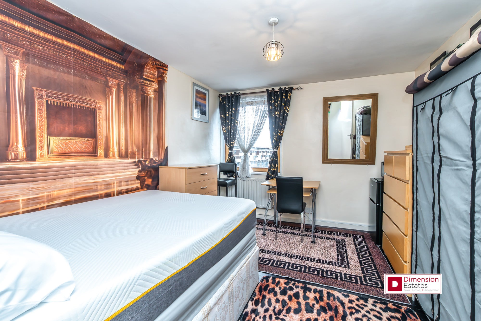 Room Della Path in Greater London