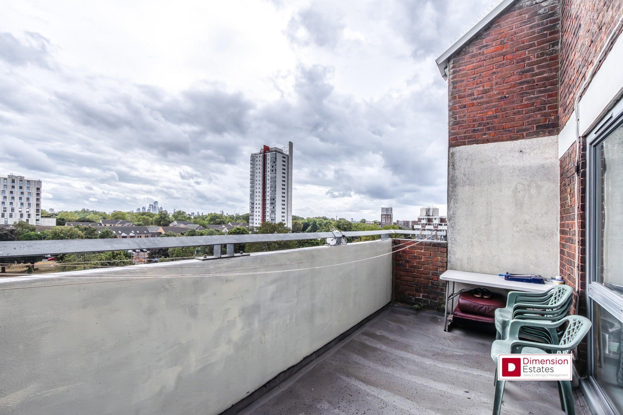 Room Della Path in Greater London
