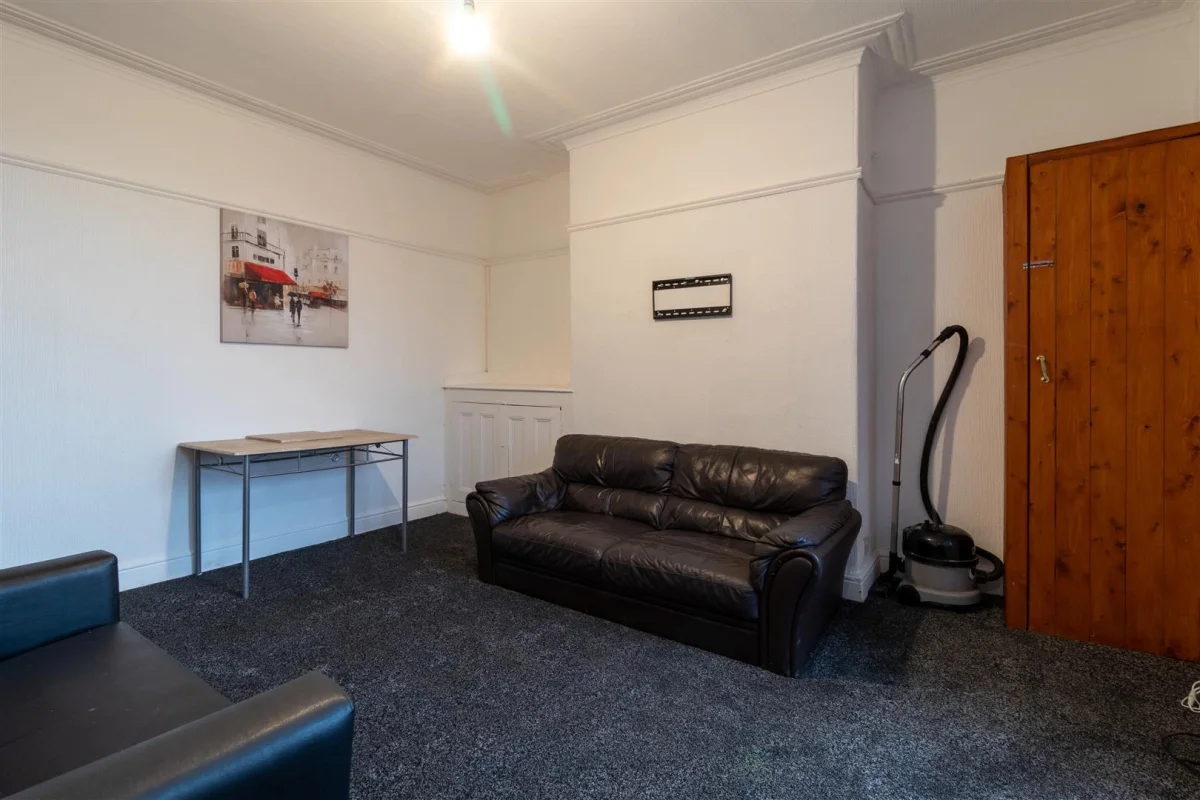 Flat Royal Park Avenue in Leeds
