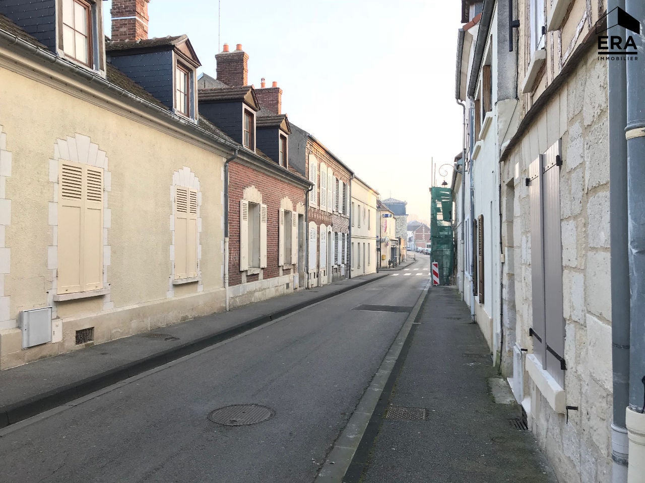 Flat Chemin longeant l'ancienne ligne électrique in Bienville