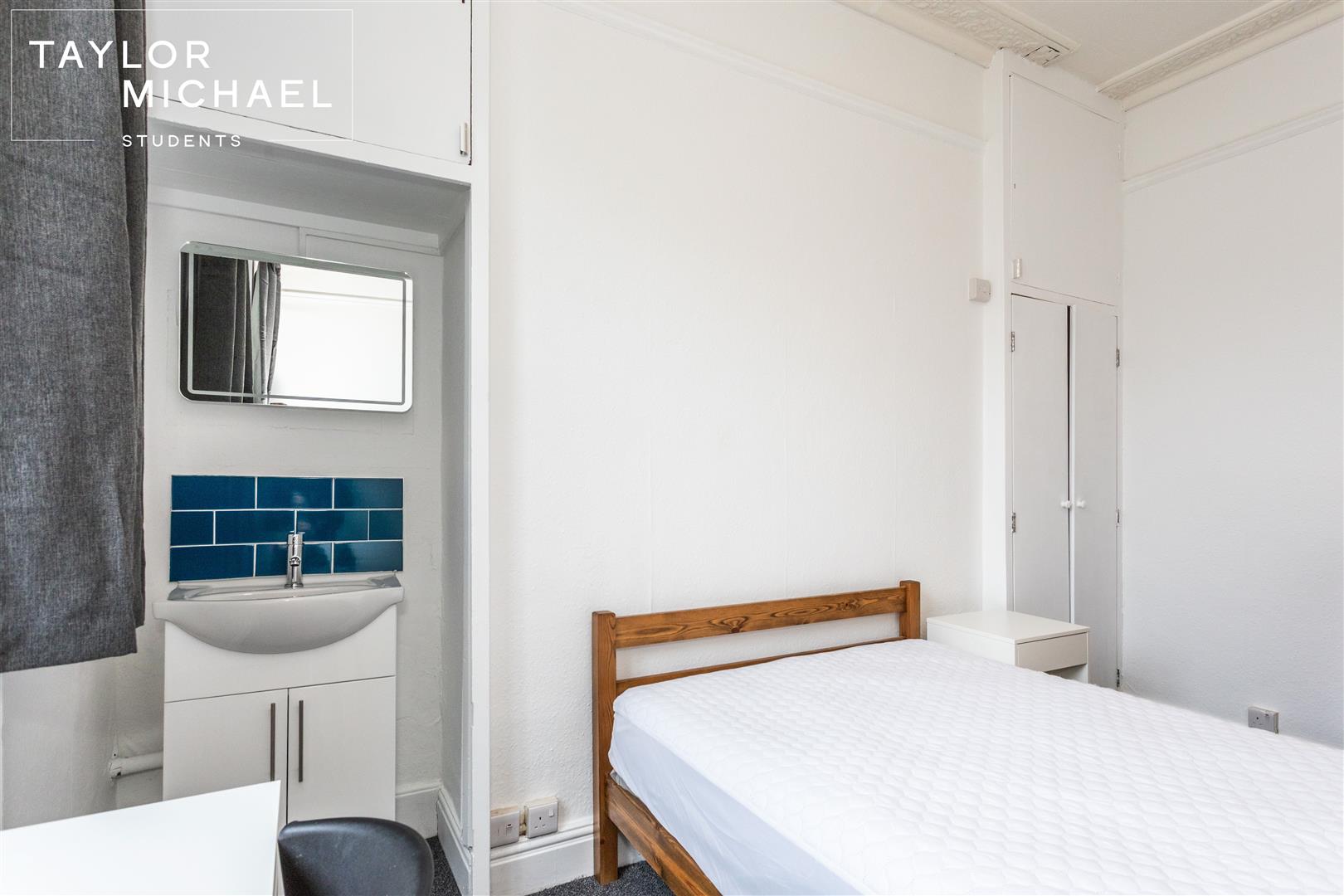 Room Bedford Square in Brighton
