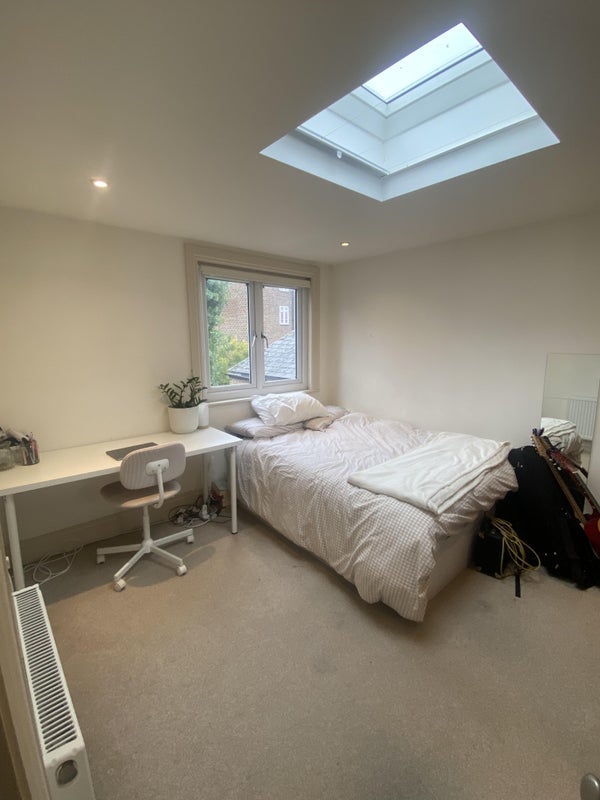 Room Leander Road in Greater London