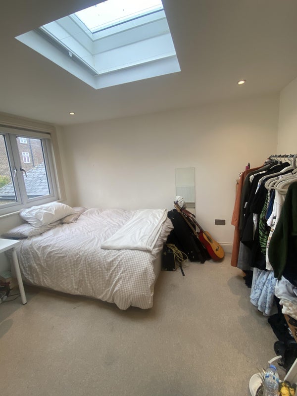 Room Leander Road in Greater London