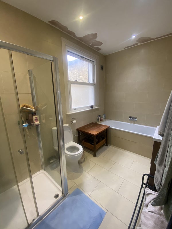 Room Leander Road in Greater London