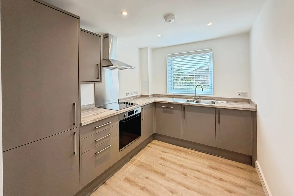 Flat Flamborough Close in Peterborough