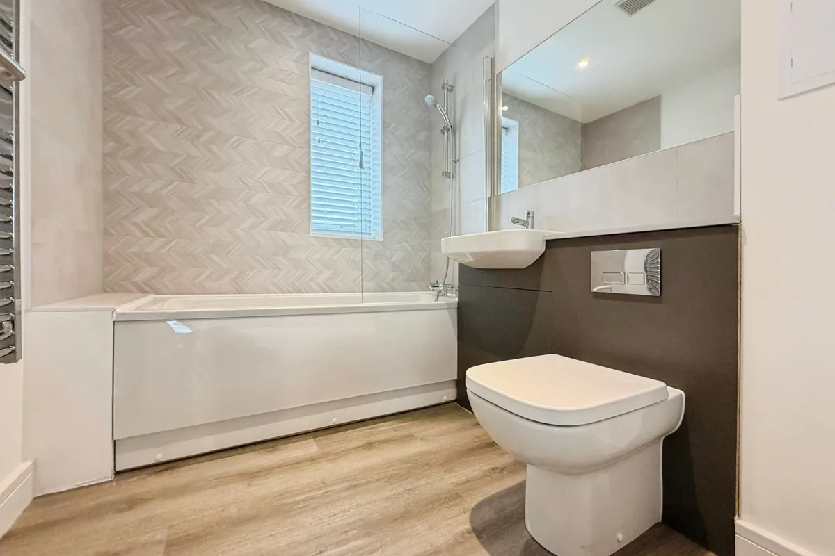 Flat Flamborough Close in Peterborough