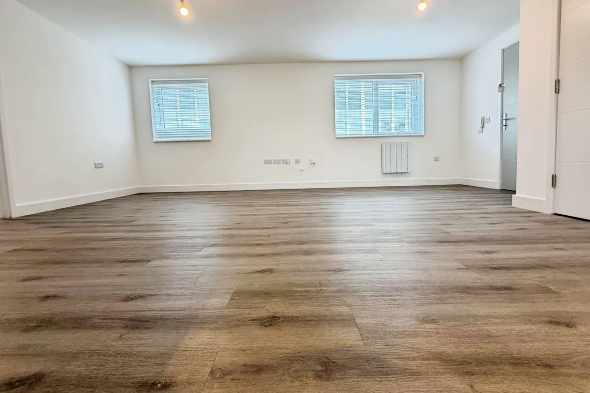 Flat Flamborough Close in Peterborough