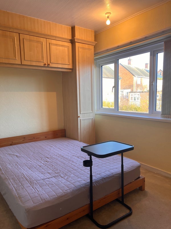 Room Edge Way in Nottingham