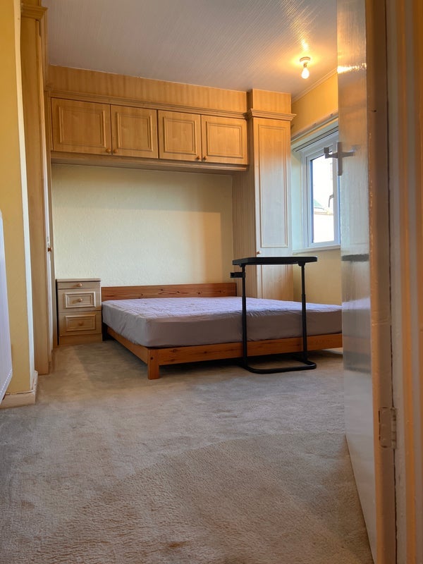 Room Edge Way in Nottingham