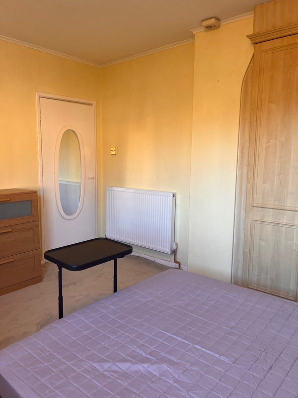 Room Edge Way in Nottingham
