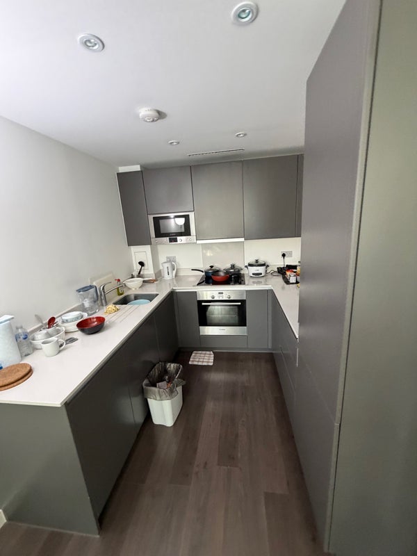Room Wellesley Road in Greater London