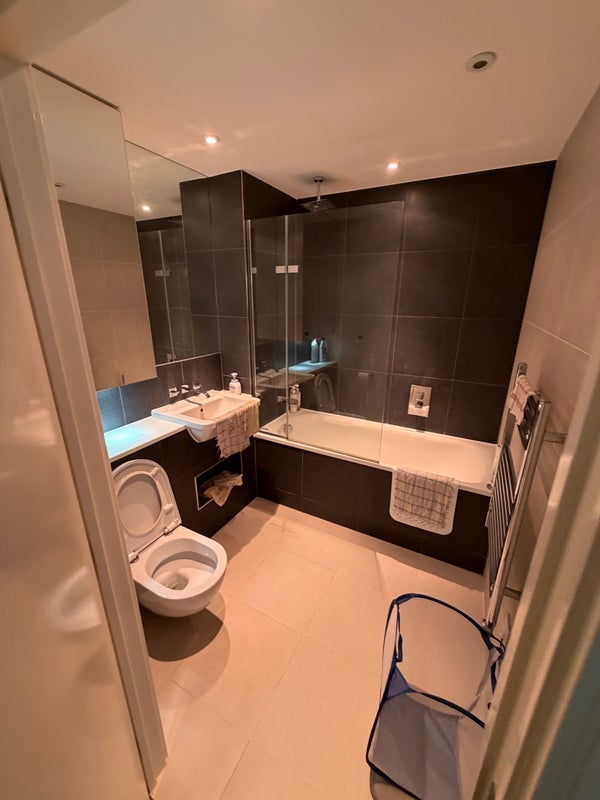 Room Wellesley Road in Greater London