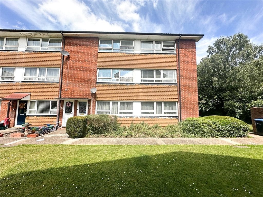 Flat Strode Street in Borough of Runnymede