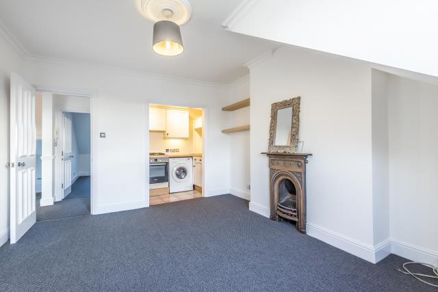 Flat Sheen Road in Greater London