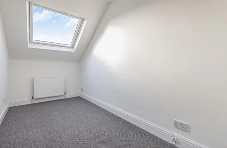 Flat Sheen Road in Greater London