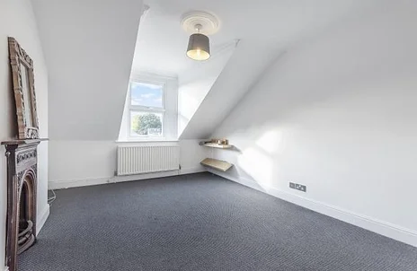 Flat Sheen Road in Greater London