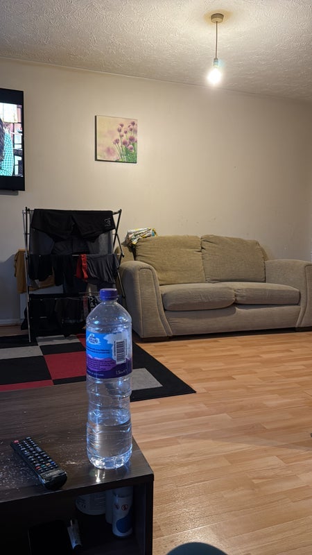 Room Bolton Road in Crawley