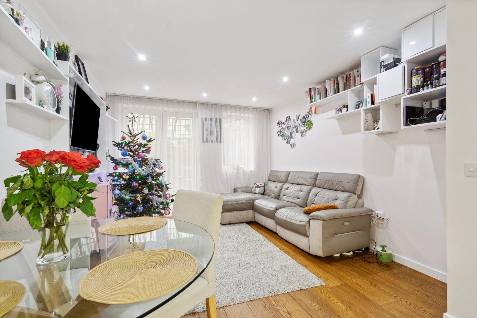 Flat Prince of Wales Terrace in Greater London