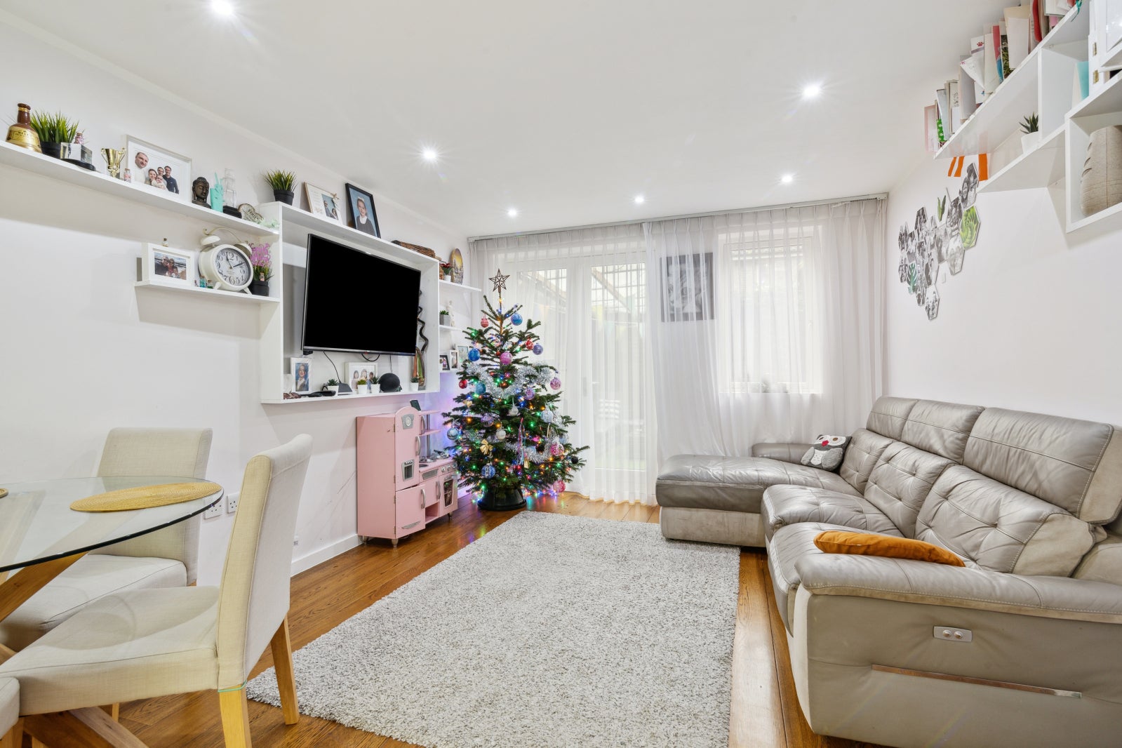 Flat Prince of Wales Terrace in Greater London