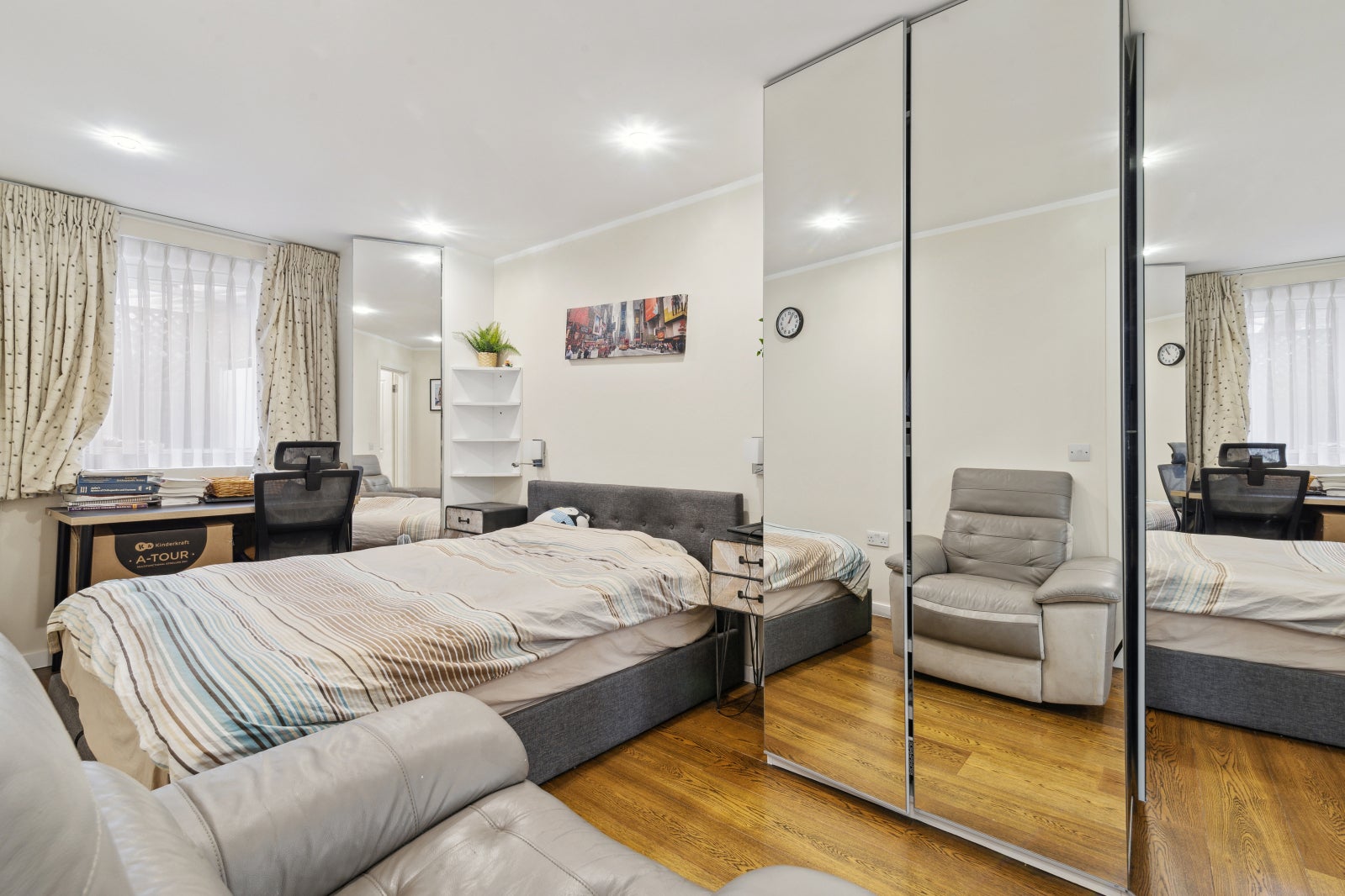 Flat Prince of Wales Terrace in Greater London