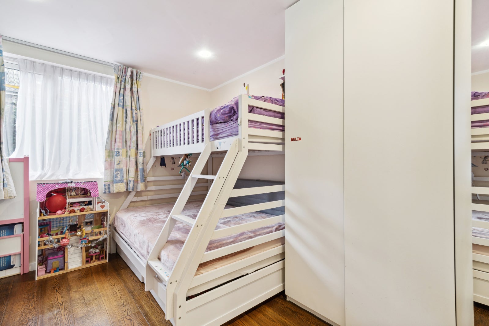 Flat Prince of Wales Terrace in Greater London
