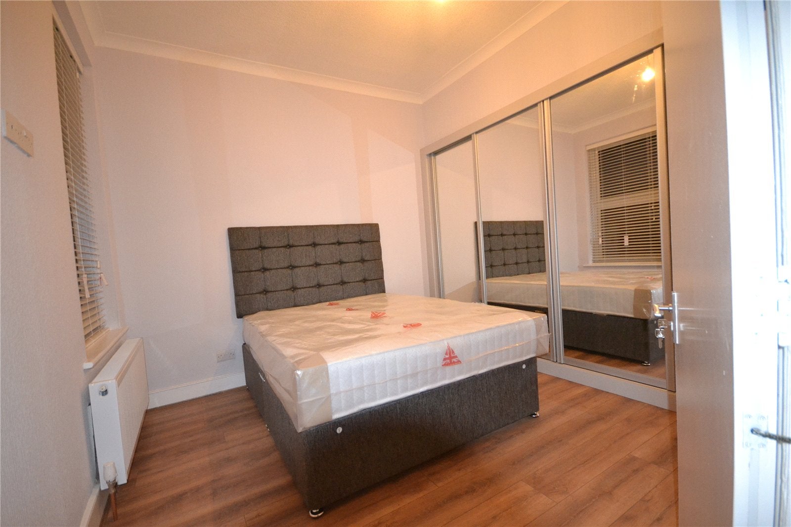 Flat Olive Road in Greater London