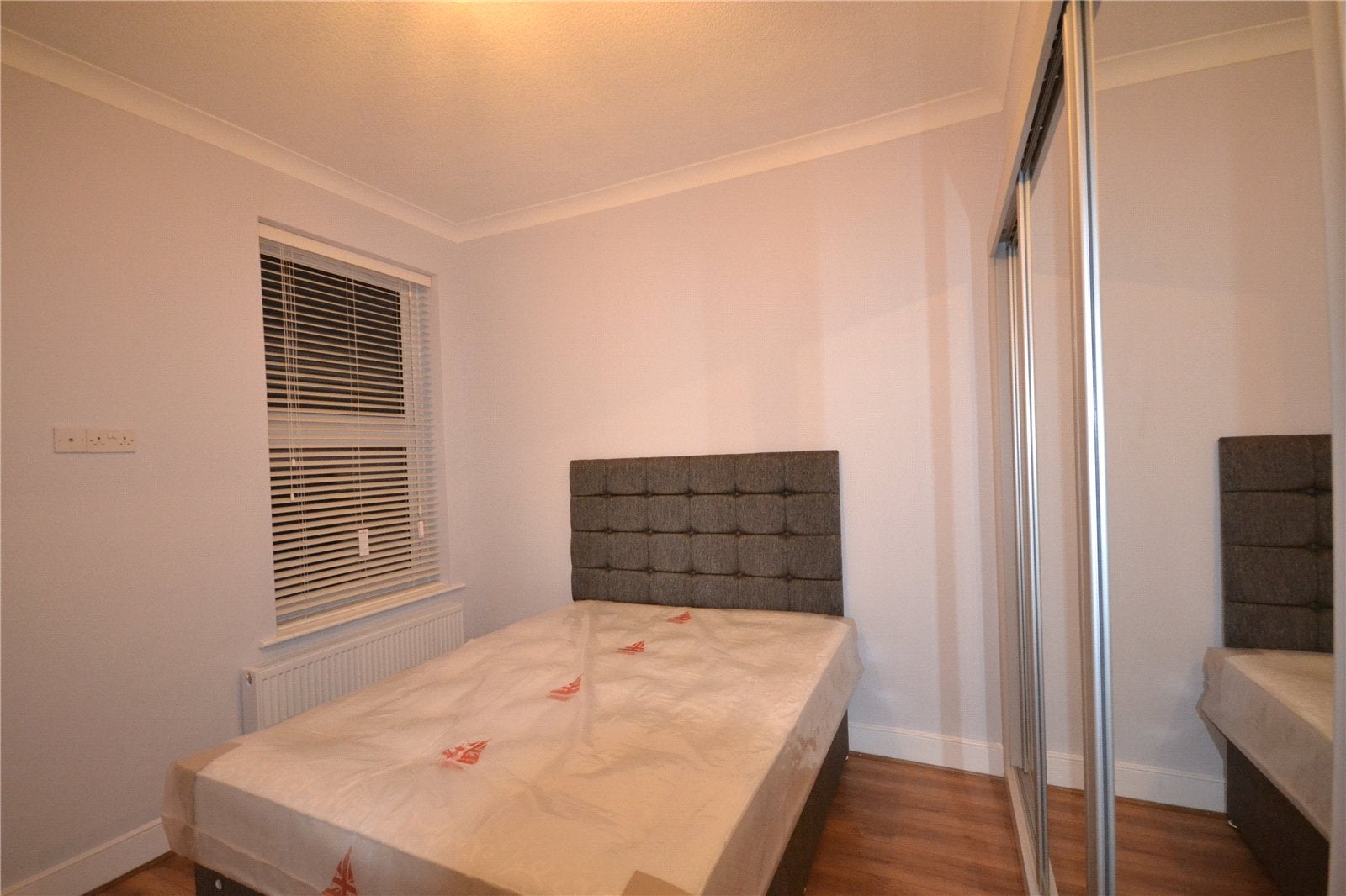 Flat Olive Road in Greater London