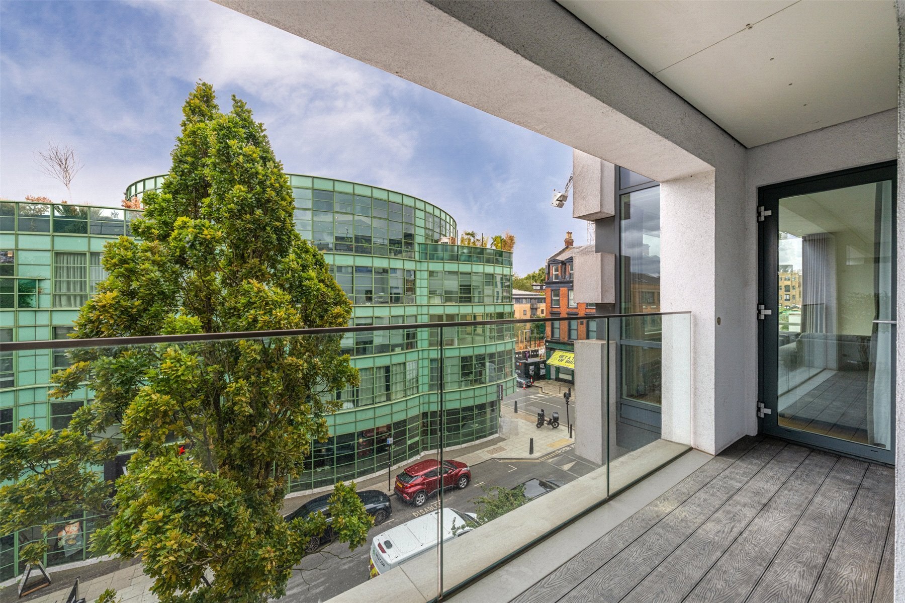 Flat Jamestown Road in Greater London