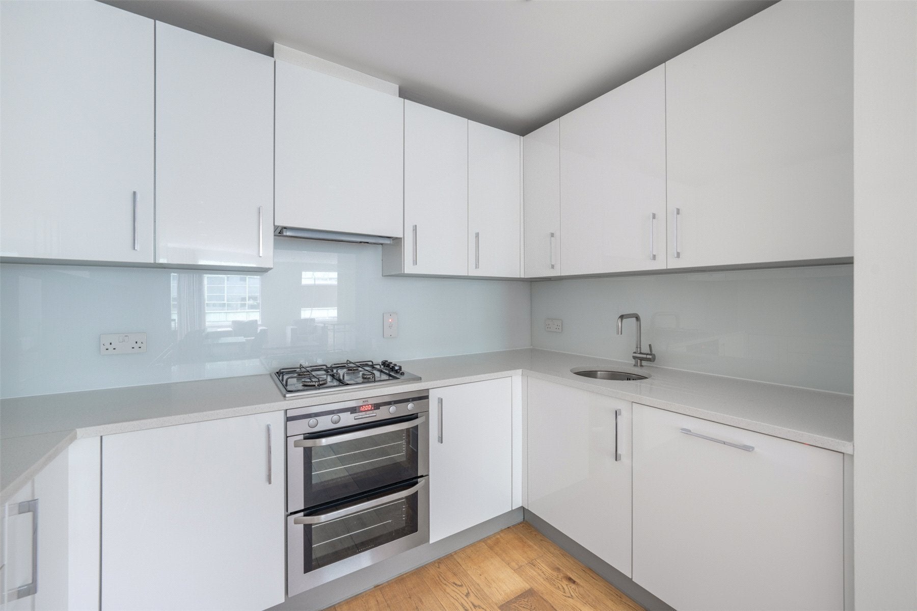 Flat Jamestown Road in Greater London