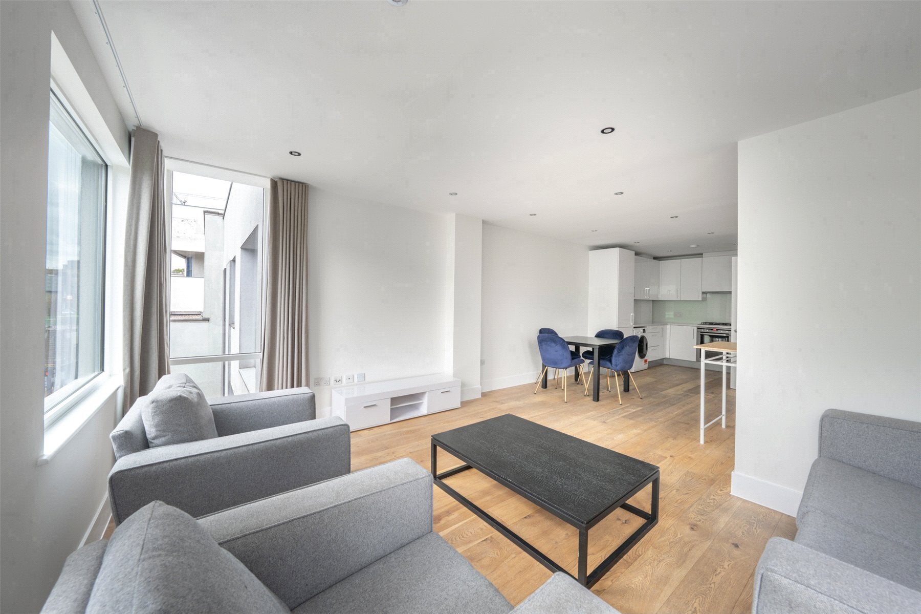 Flat Jamestown Road in Greater London