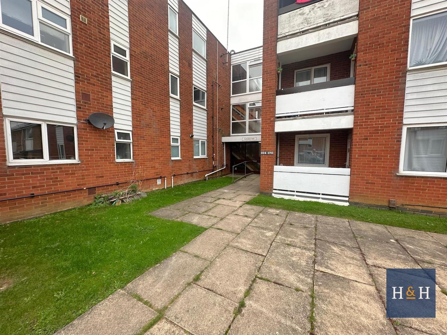Flat Chiltern Way in Duston