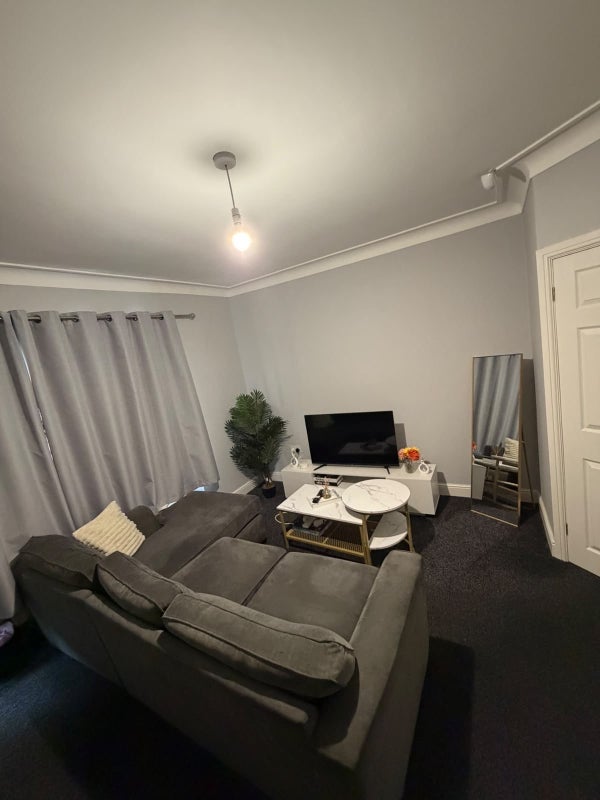 Room Grange Road in Newcastle upon Tyne