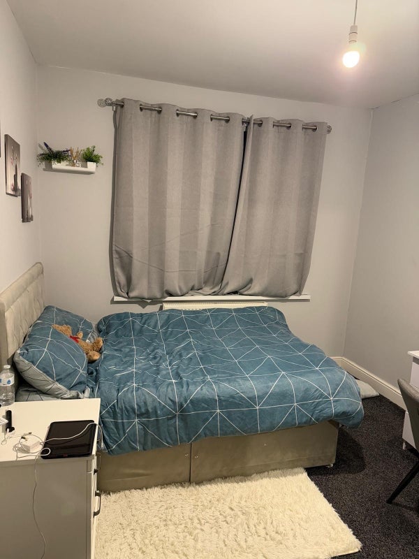 Room Grange Road in Newcastle upon Tyne