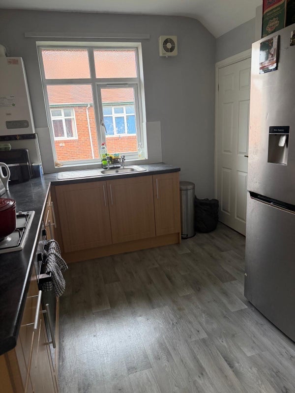 Room Grange Road in Newcastle upon Tyne