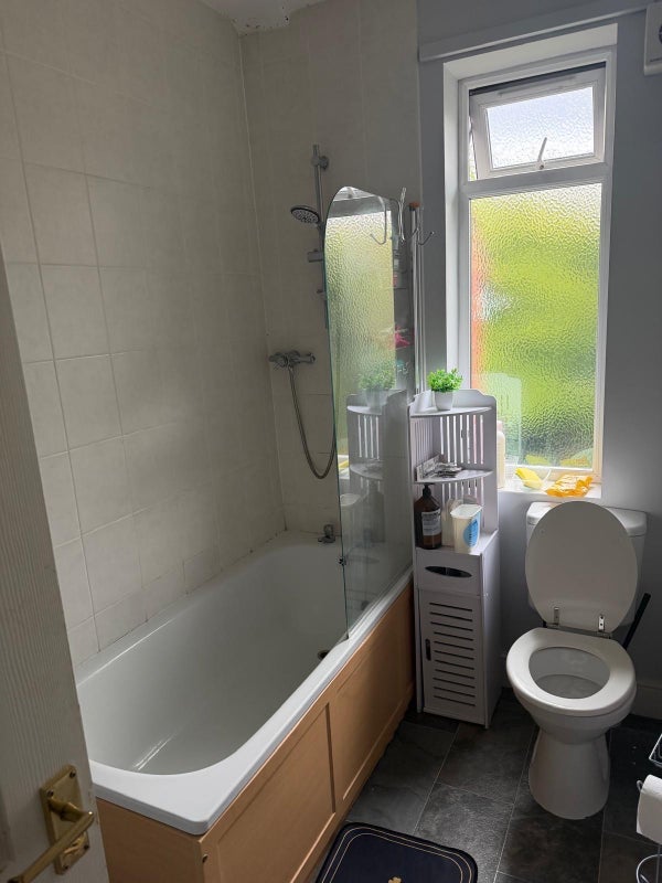 Room Grange Road in Newcastle upon Tyne