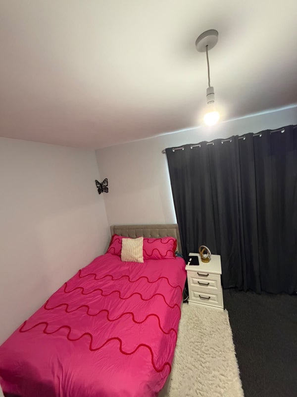 Room Grange Road in Newcastle upon Tyne