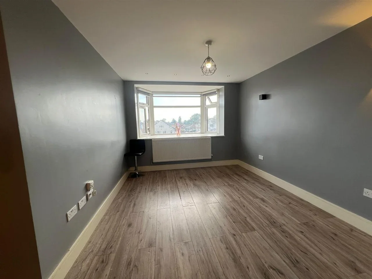 Flat Hornchurch Road in Greater London