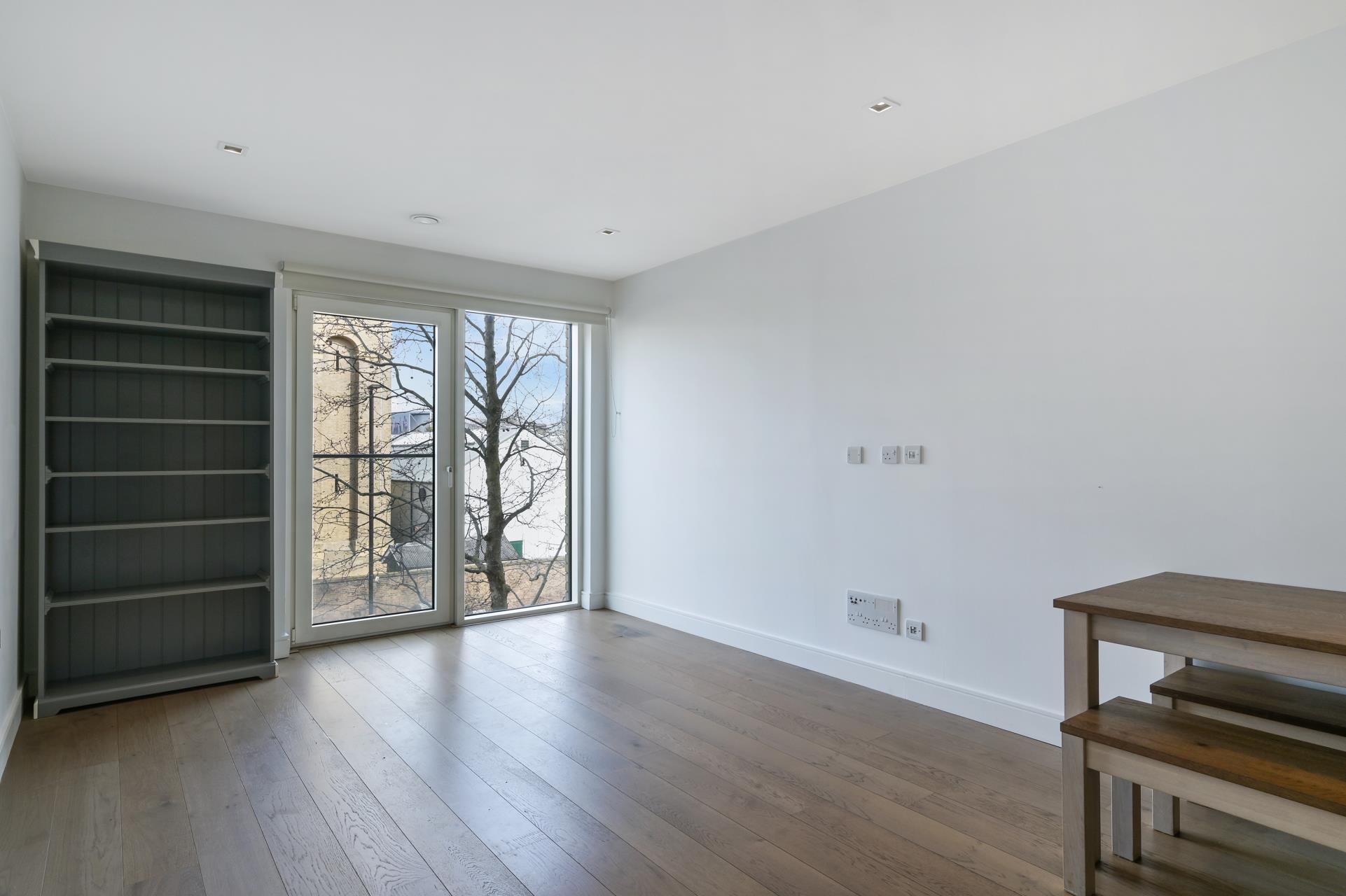 Flat Kew Bridge Road in Greater London