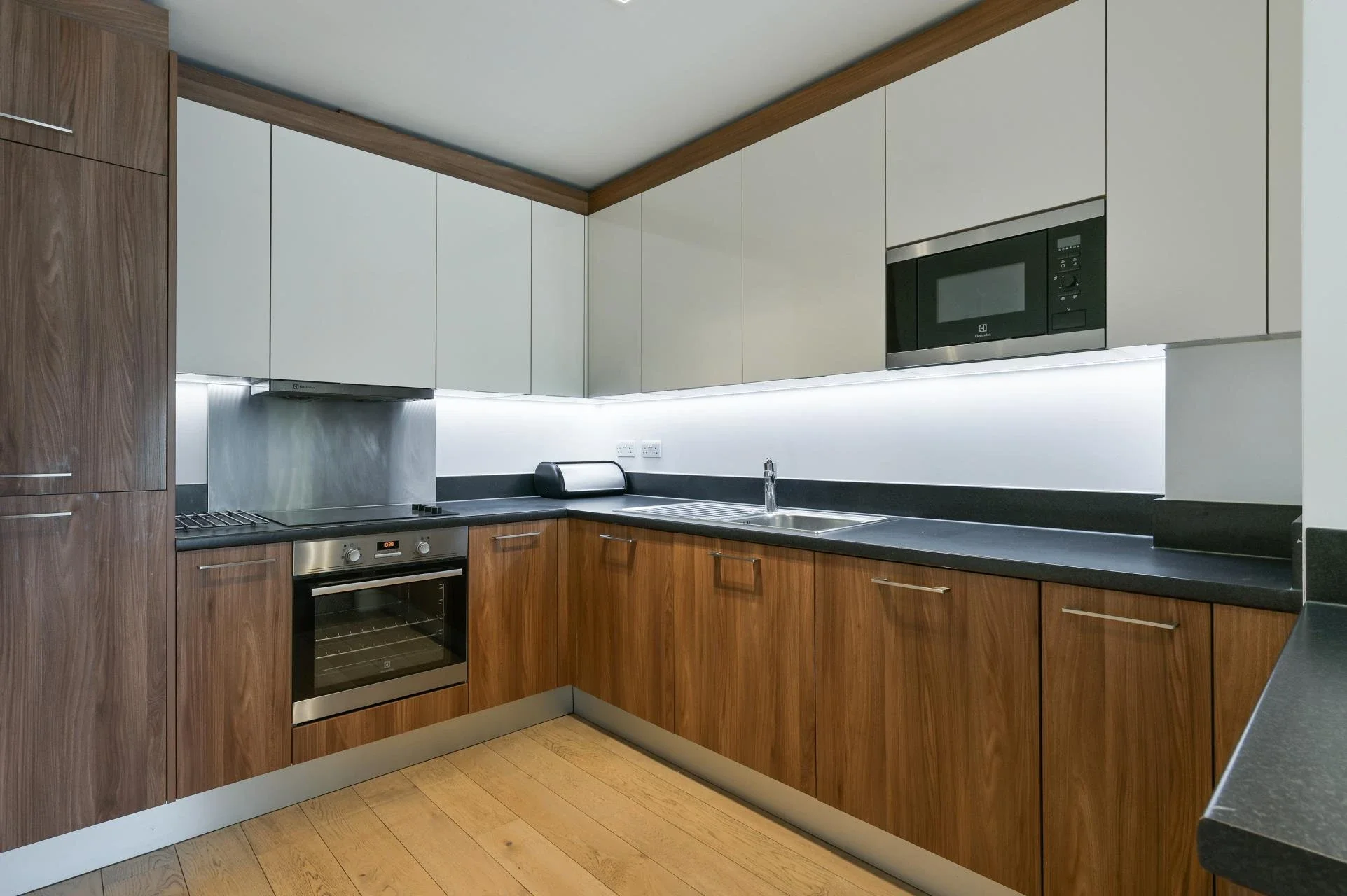Flat Kew Bridge Road in Greater London