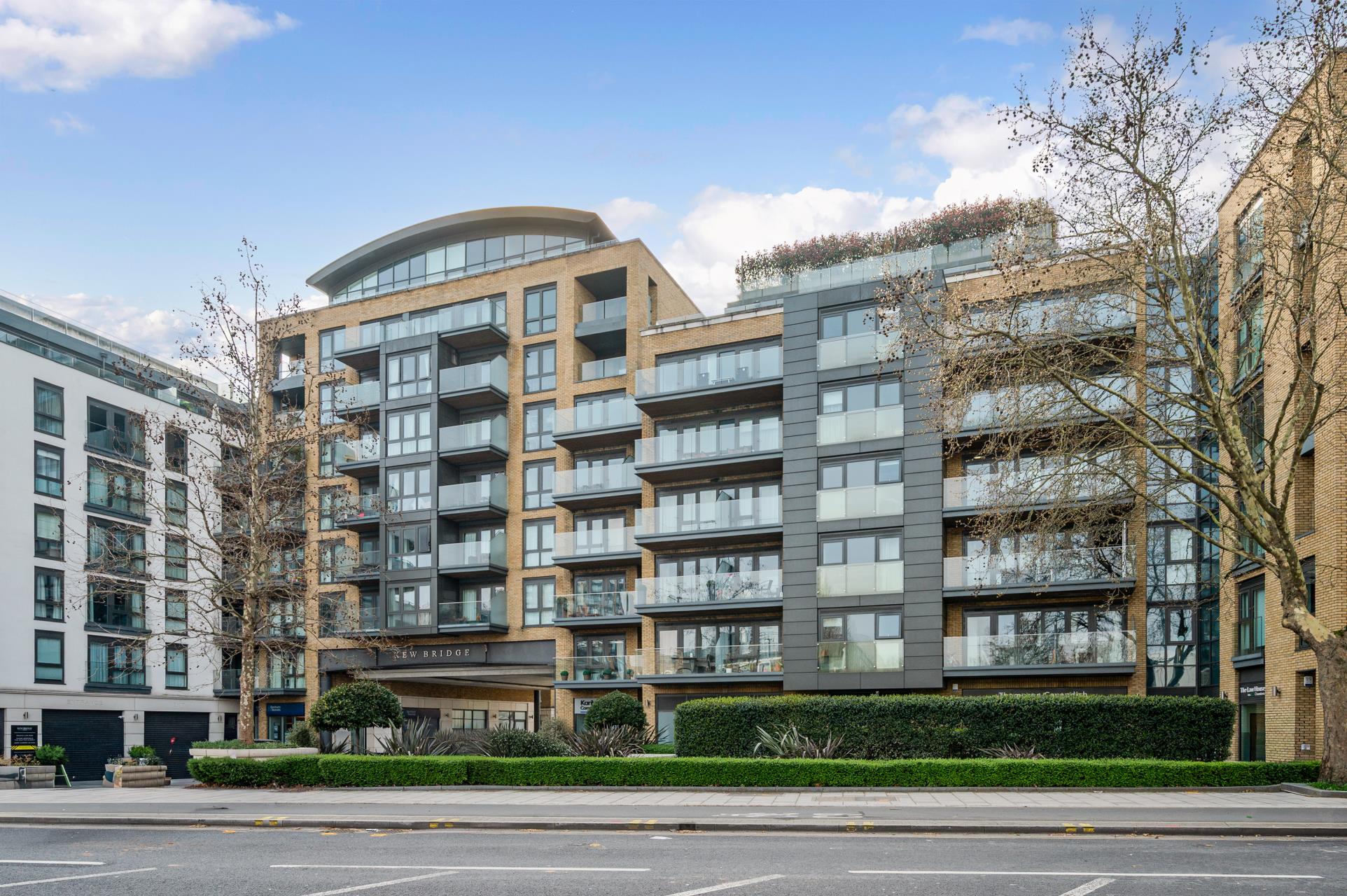Flat Kew Bridge Road in Greater London