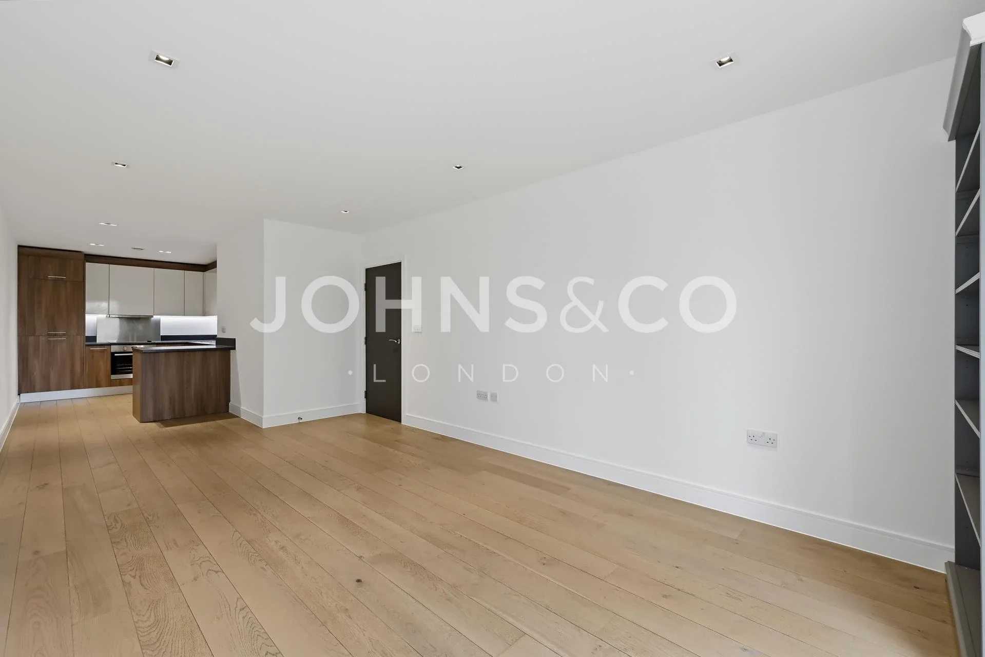 Flat Kew Bridge Road in Greater London