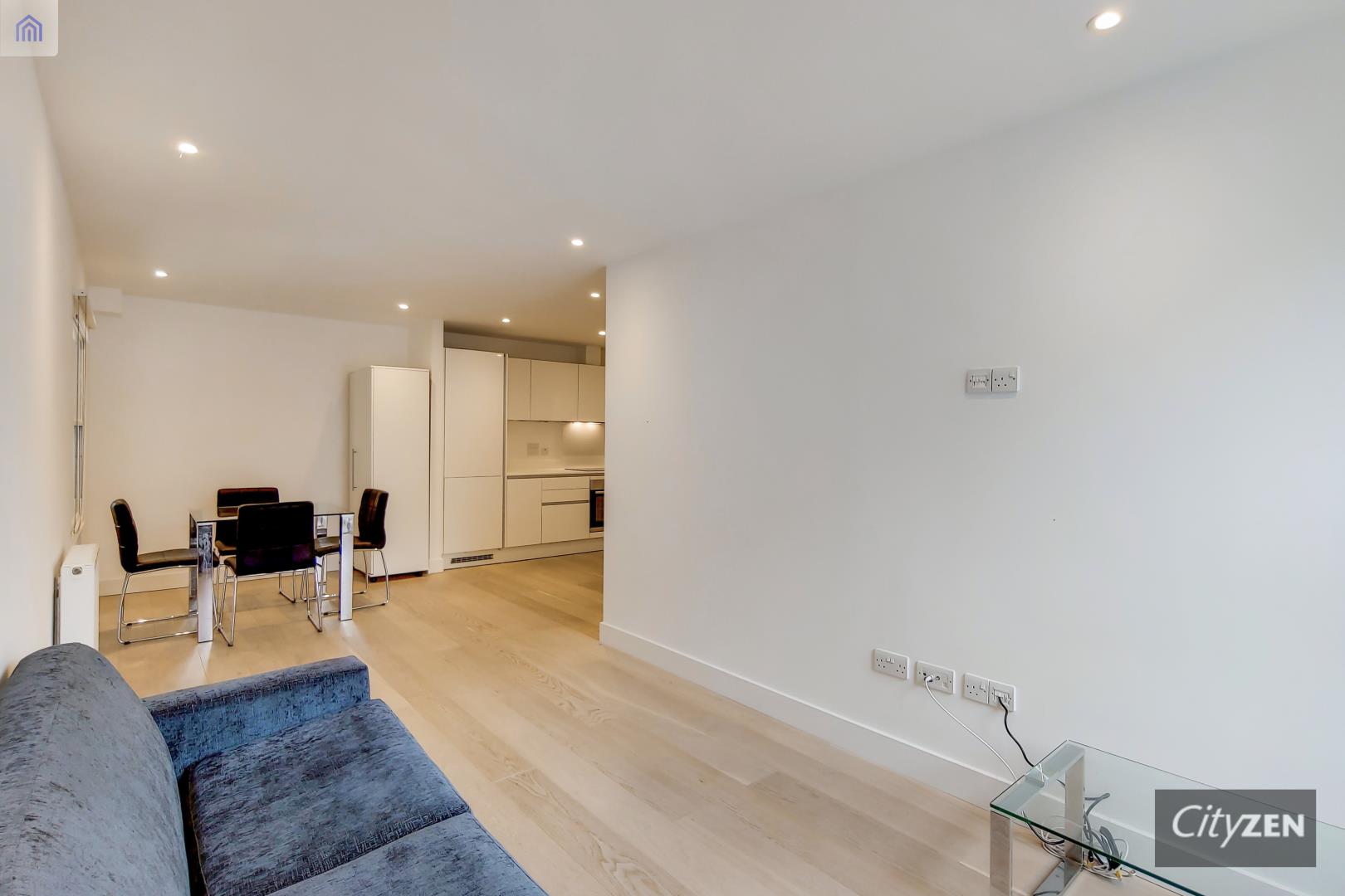 Flat Clyde Square in Greater London