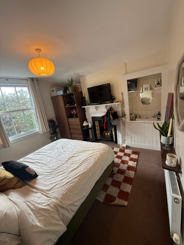 Room Kingscourt Road in Greater London
