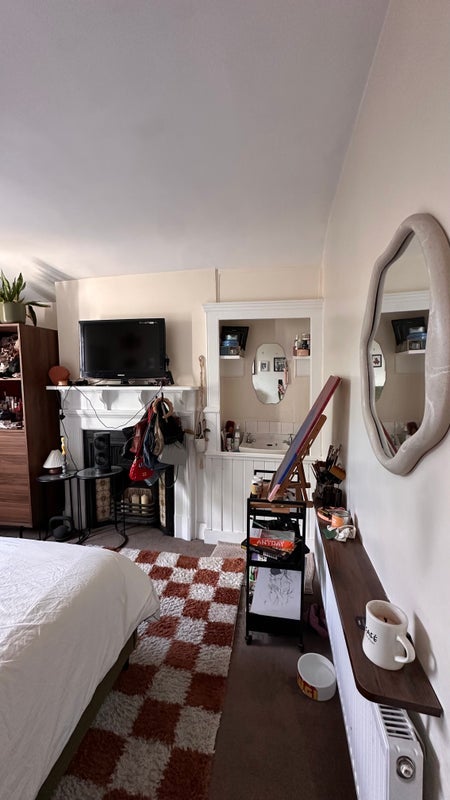Room Kingscourt Road in Greater London