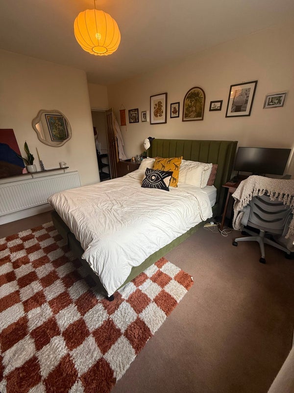 Room Kingscourt Road in Greater London