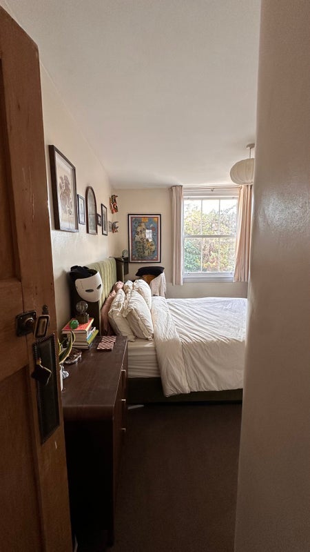 Room Kingscourt Road in Greater London