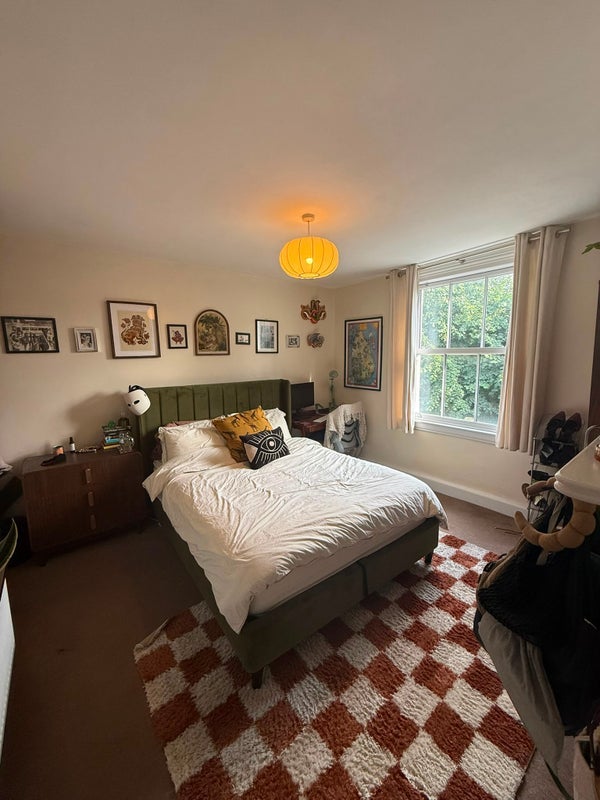 Room Kingscourt Road in Greater London