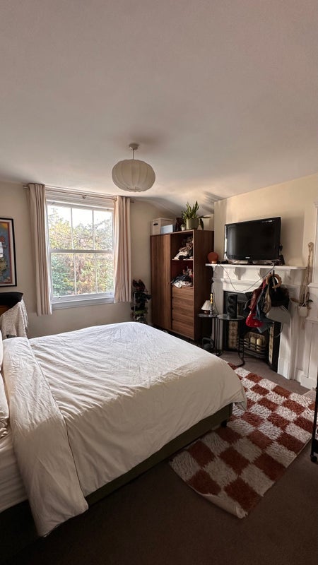 Room Kingscourt Road in Greater London
