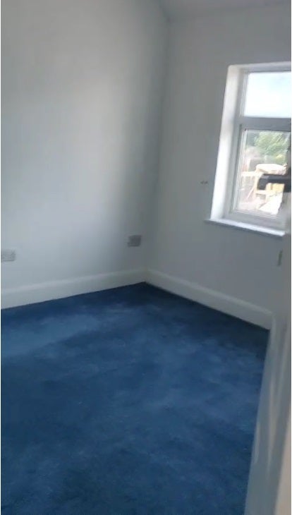 Room Lakeside Close in Greater London